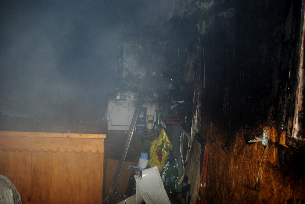 За сутки спасатели Николаевщины тушили пожары в жилье, на складе и в магазине (ФОТО) 27