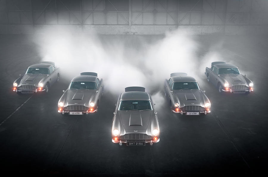 Они настоящие! Aston Martin выпустила партию шпионских машин с фарами-пулеметами (ВИДЕО) 1