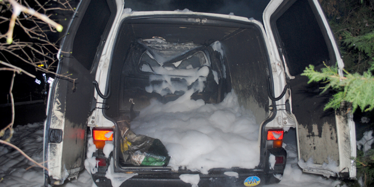 В Николаеве тушили Volkswagen, а в Вознесенске – жилой дом (ФОТО)