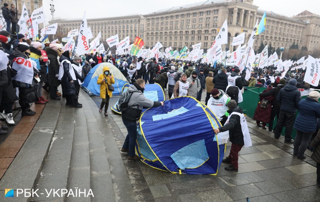 Протестующим предпринимателям в Киеве таки удалось установить несколько палаток. Хроника дня (ФОТО) 38