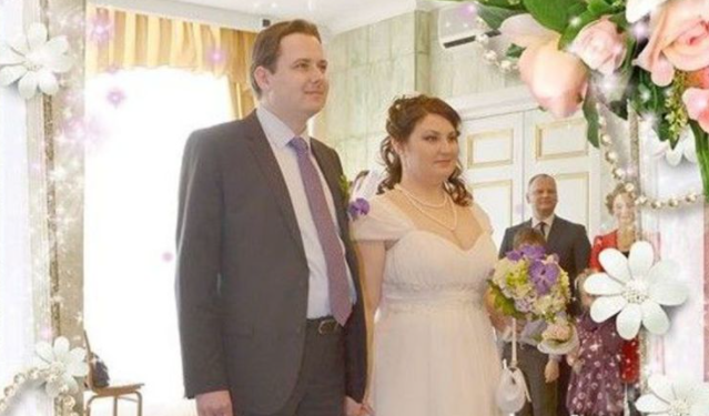 На свадьбе сфотографировали сотрудника ФСБ, бывшего ухажера невесты – молодожены получили 13 лет тюрьмы