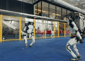 Роботы Boston Dynamics станцевали в честь наступления Нового года (ВИДЕО)