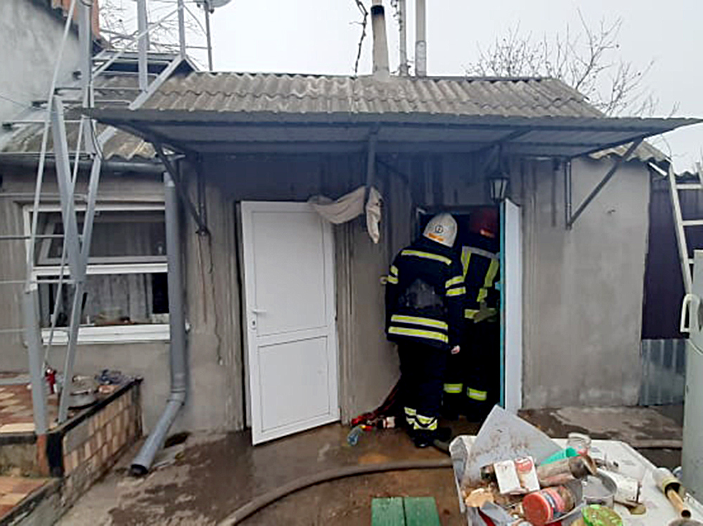 В Николаеве пожарные спасли жилой дом от уничтожения (ФОТО) 5