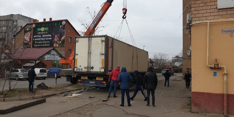 В Николаеве демонтировали два установленных втихую киоска (ФОТО)