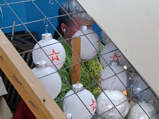 В скандале с новогодними игрушками для российской армии СМИ нашли "след" Суркиса 1
