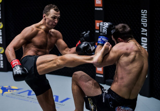 Наши бьют. Украинский кикбоксер защитил титул чемпиона мира (ВИДЕО)