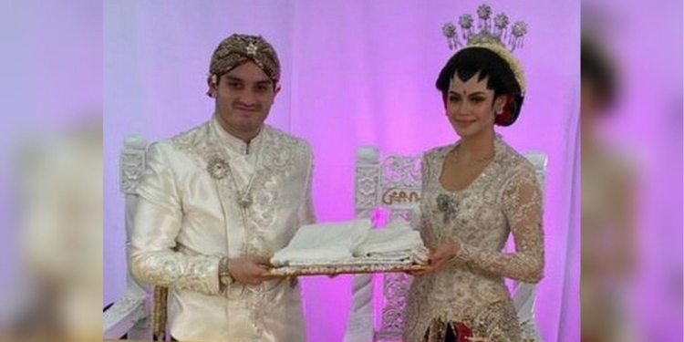 В Малайзии сын министра устроил свадьбу на 10 тысяч гостей, не нарушив карантин