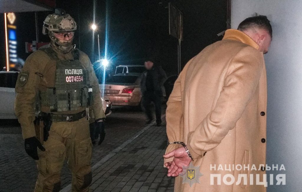 В Николаеве задержали группу вымогателей, которые требовали у предпринимателя $47 тыс. несуществующего долга (ФОТО, ВИДЕО) 9