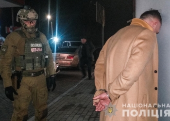 В Николаеве задержали группу вымогателей, которые требовали у предпринимателя $47 тыс. несуществующего долга (ФОТО, ВИДЕО)