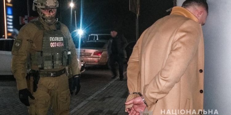 В Николаеве задержали группу вымогателей, которые требовали у предпринимателя $47 тыс. несуществующего долга (ФОТО, ВИДЕО)