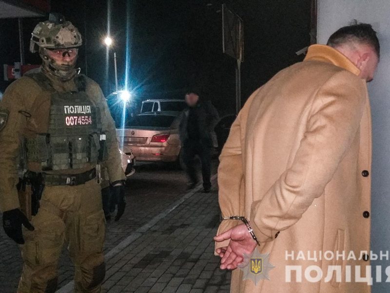 В Николаеве задержали группу вымогателей, которые требовали у предпринимателя $47 тыс. несуществующего долга (ФОТО, ВИДЕО)