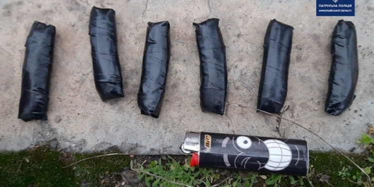 В Заводском районе Николаева патрульные задержали двух «закладчиков» (ФОТО)