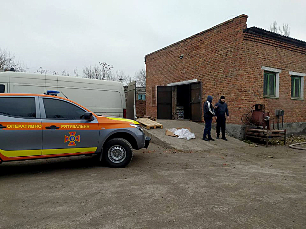 За сутки спасатели Николаевщины тушили пожары в жилье, на складе и в магазине (ФОТО) 13