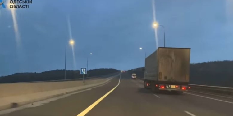 Да будет свет! Часть трассы Одесса-Киев будут освещать фонари на солнечной энергии (ВИДЕО)