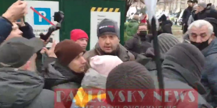 В Киеве произошли стычки полиции с протестующими предпринимателями. Полиция  применила слезоточивый газ (ВИДЕО)