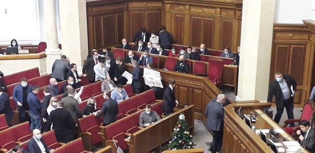 В Раде скандал из-за назначения Шкарлета – его прокнопкодавили (ФОТО)