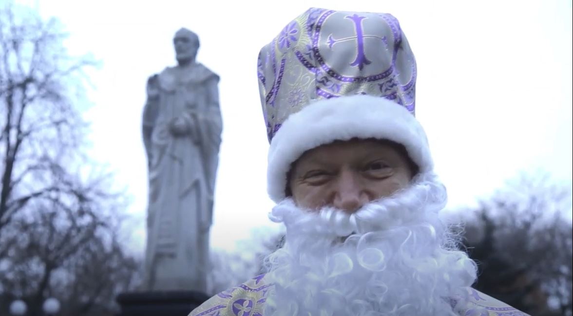 Чудеса случаются там, где начинаешься ты! Николаевские студенты поздравили горожан с Днем Святого Николая (ВИДЕО)