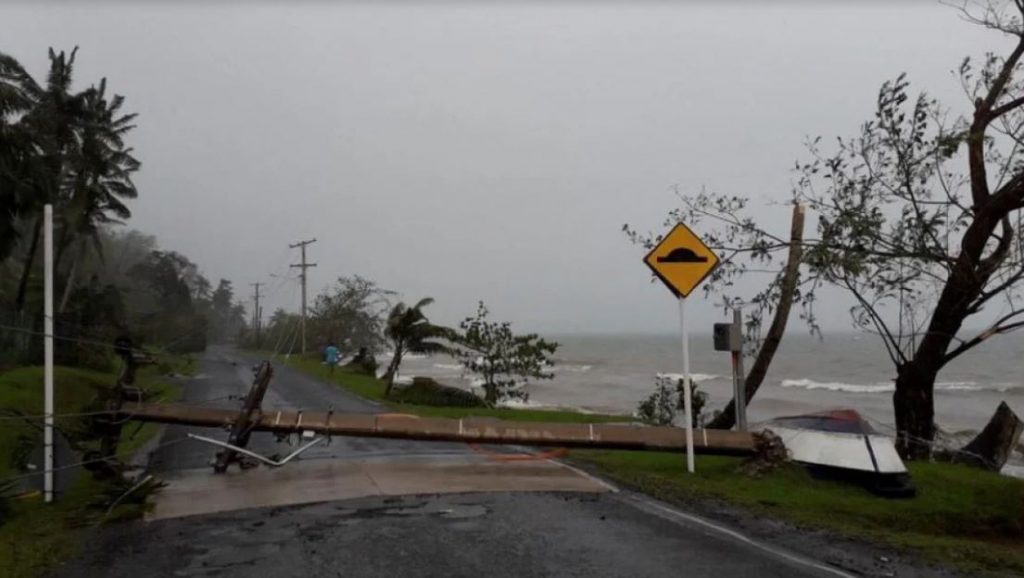 Ураган обрушился на Фиджи и полностью разрушил один из островов, есть жертвы (ФОТО) 61