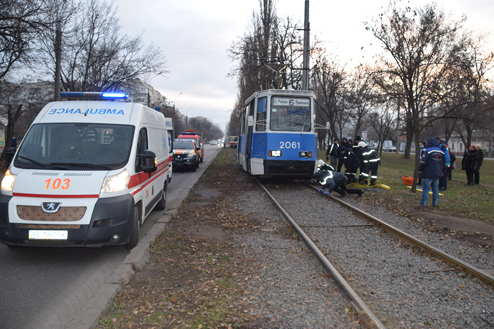 В Николаеве мужчина попал под трамвай (ФОТО, ВИДЕО) 15