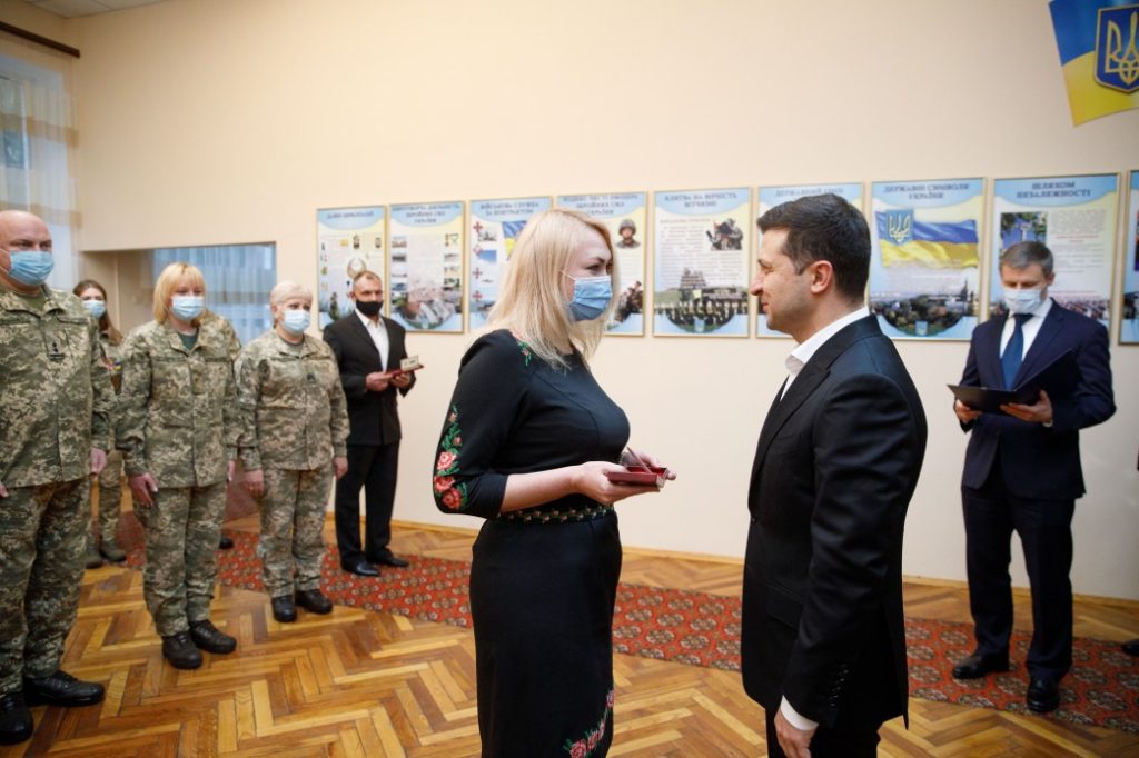 Зеленский отметил роль волонтеров в возрождении украинской армии (ФОТО) 5