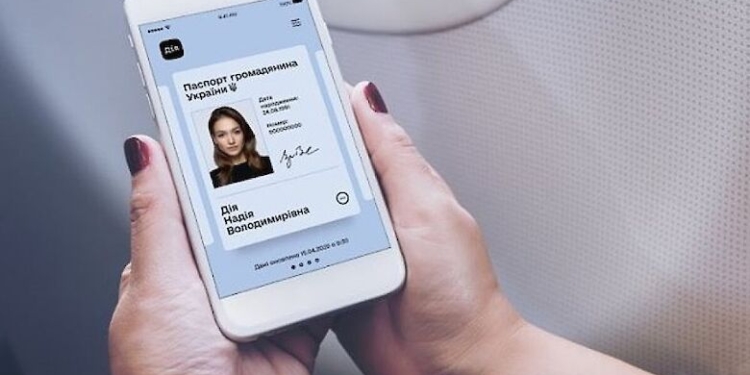 “Дія” в действии. Украинцам официально разрешили предъявлять е-паспорта в банках