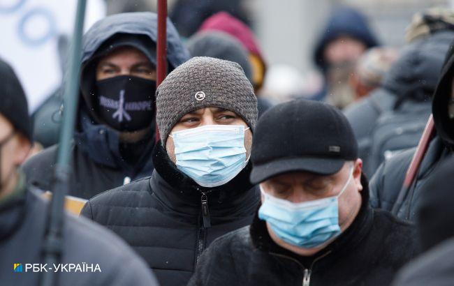 Через два года пандемии: люди в медицинских масках стали казаться привлекательнее — исследование