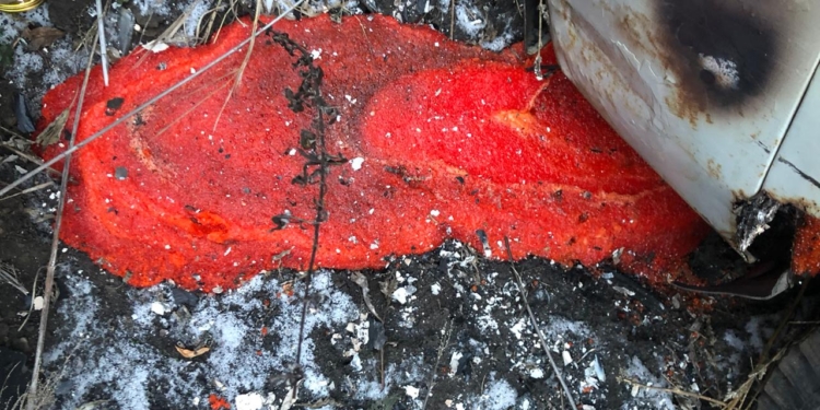 На границе с РФ в противоконтрабандном рве застрял УАЗ с икрой. Его сожгли (ФОТО, ВИДЕО)