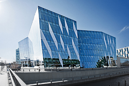 Фейковые новости исчезнут, а города придут в упадок: прогнозы  Saxo Bank на 2021 год