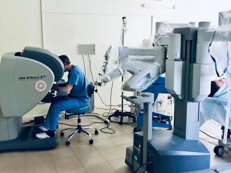 Без единого разреза: впервые во Львове робот-хирург провел операцию (ВИДЕО)
