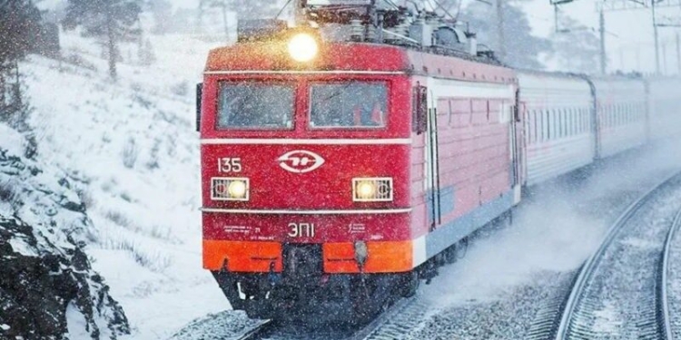 Проводник поезда Рахов-Львов вернул пассажиру сумку с 19 тыс.долларов