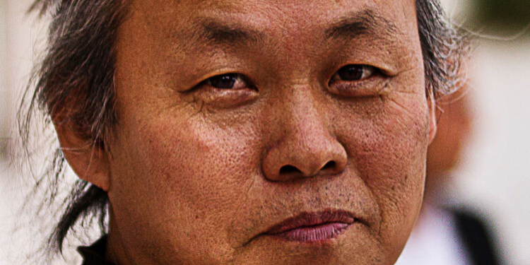 Знаменитый корейский режиссер Ким Ки Дук приехал купить дом в Юрмале и умер от коронавируса