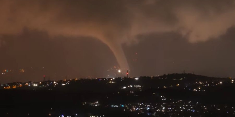 Природа балуется. На портовый город в Италии обрушился зимний смерч (ВИДЕО)