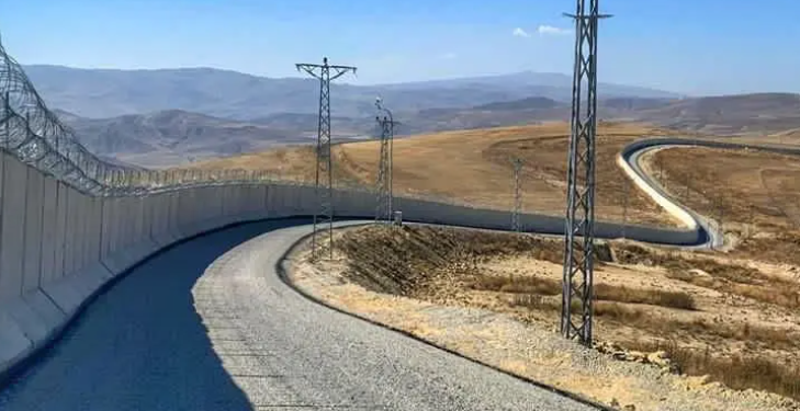 Турция построила 81-километровую бетонную стену на границе с Ираном