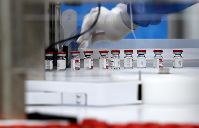 В РФ заявили, что харьковская фармкомпания наладила производство российской вакцины от коронавируса 1