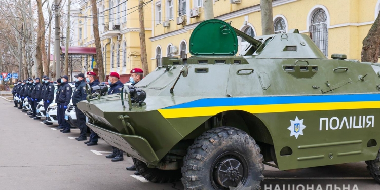 Николаевской полиции передали новые Renault и отремонтированный броневик (ФОТО, ВИДЕО)