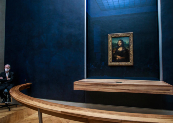 Лувр продал право на близкое знакомство с Джокондой за $98 000