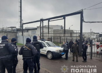 Николаевская полиция заявила о захвате предприятия на нефтебазе (ФОТО)