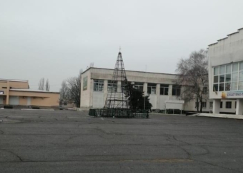 Даже открыть не успели: в райцентре Херсонской области сгорела Главная елка (ФОТО)
