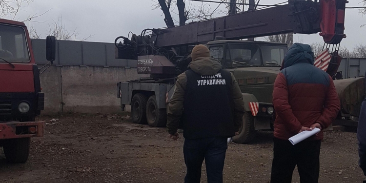 Николаевские полицейские провели обыски в Кривом Роге в фирмах, которым принадлежит разорившая скифский курган техника (ФОТО, ВИДЕО)
