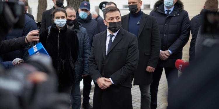 «Мы должны открыть такой рынок справедливых услуг в Украине» – Зеленский в Харькове на месте трагедии