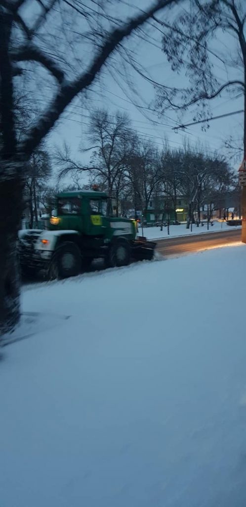ЭЛУ автодорог Николаева отчиталась о первых результатах работы во время ухудшения погоды и снегопада (ФОТО) 21