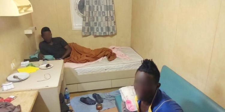 В Николаеве на иностранном судне пограничники обнаружили нелегальных мигрантов (ФОТО)