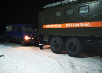 В Новобугском районе ночью спасатели не дали замерзнуть отцу с сыном – у них заглохла машина