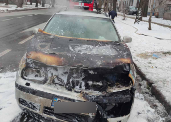 В Николаеве вспыхнул «Фольксваген», припаркованный на Никольской (ФОТО)