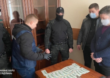 В Киеве на взятке задержали одного из руководителей Нацагентства по аккредитации (ФОТО, ВИДЕО)