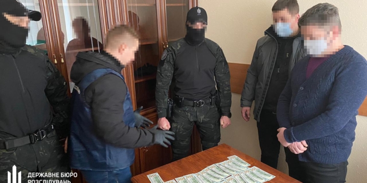 В Киеве на взятке задержали одного из руководителей Нацагентства по аккредитации (ФОТО, ВИДЕО)