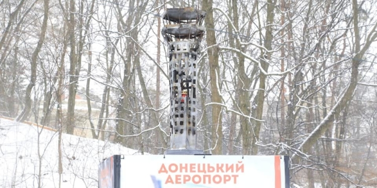 В память о киборгах: в парке Львова появилась диспетчерская башня ДАП (ФОТО)