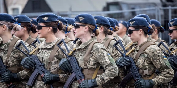 В украинской армии служит свыше 31 тысячи женщин