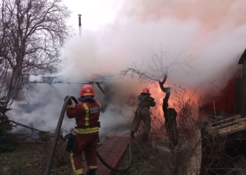 В Первомайске горела баня и хозпостройка, в Криничках – частный дом (ФОТО)