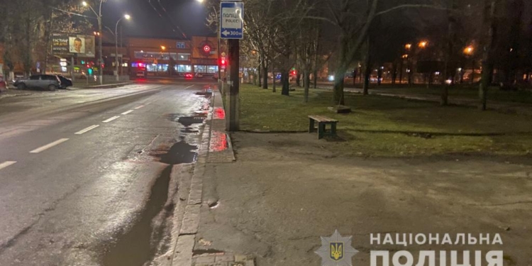 Полиция установит, почему в Николаеве пенсионер выпал из троллейбуса